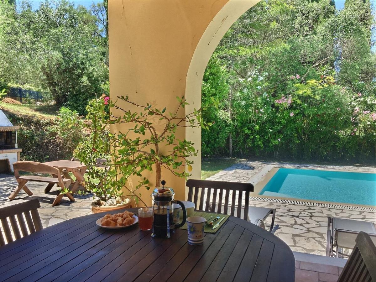 Gastouri Villa Pascalia With Heated Pool In October And Views Achílleion Esterno foto