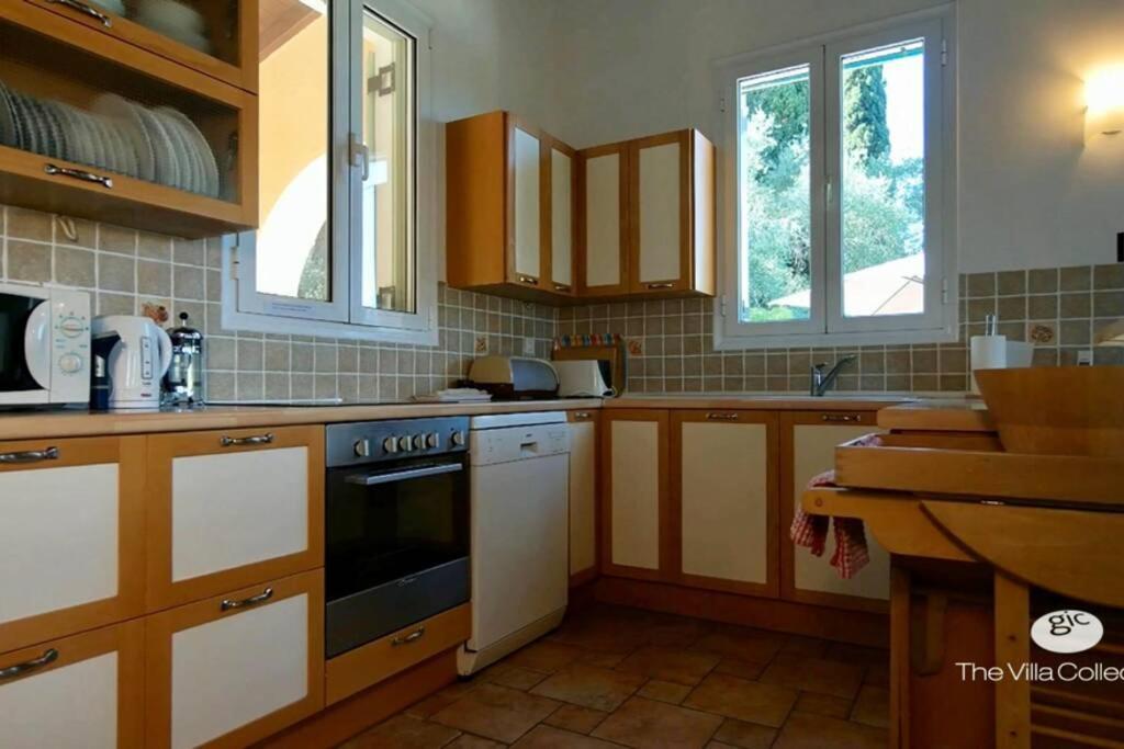 Gastouri Villa Pascalia With Heated Pool In October And Views Achílleion Esterno foto